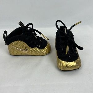 Nike Crib Little Posite One CB gold and black crib shoe bootie. Size 1C